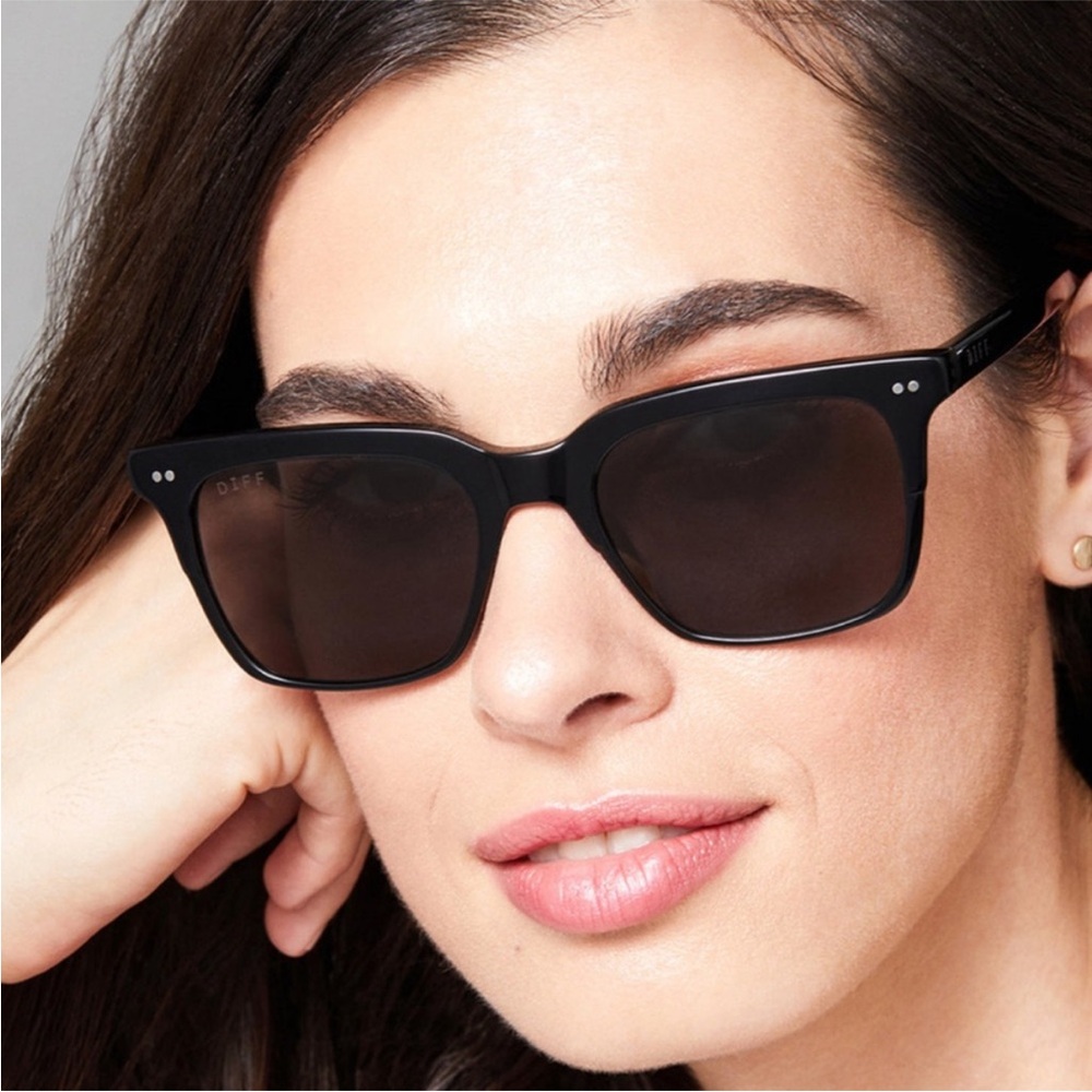 DIFF EYEWEAR Billie Polarized Sunglasses 53mm Black Grey